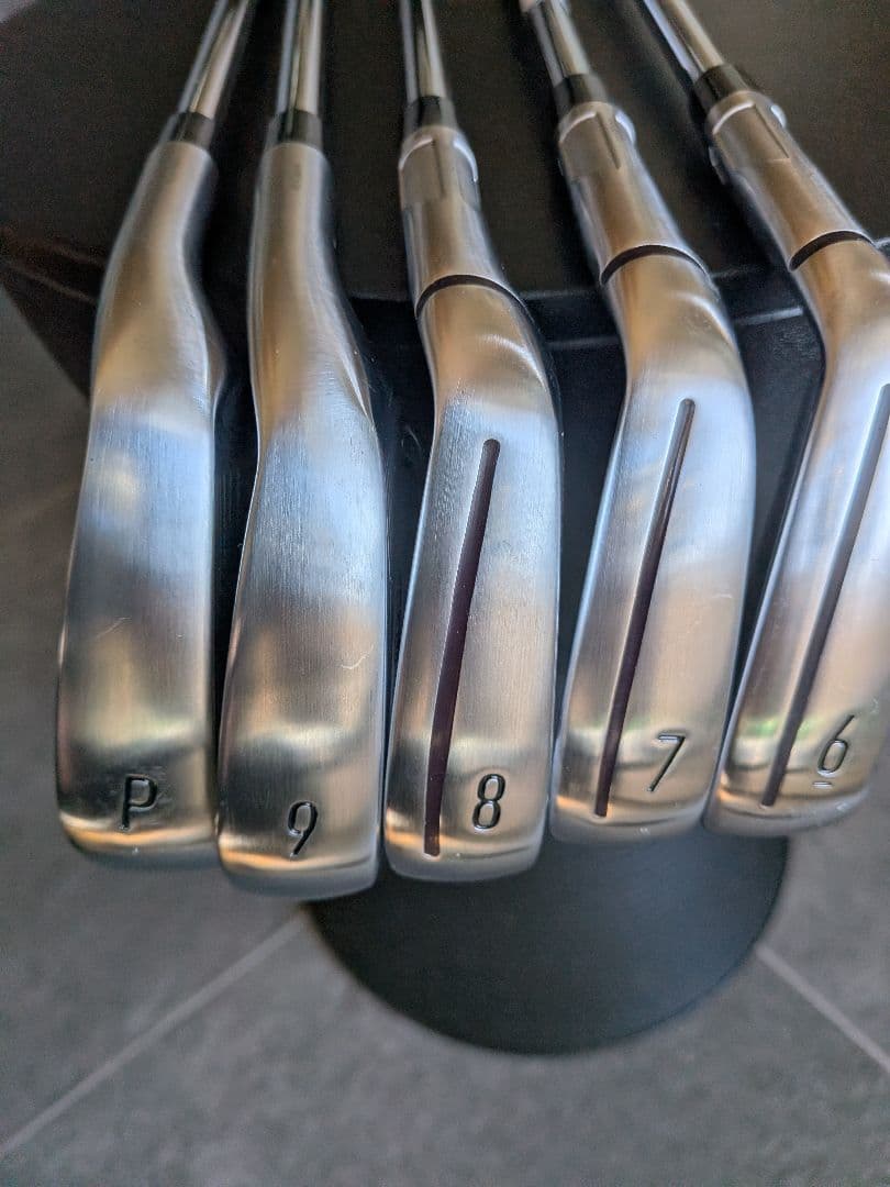 ●ほぼ新品　ラウンド未使用●Qi アイアンセットPW-6 5本i フレックスS