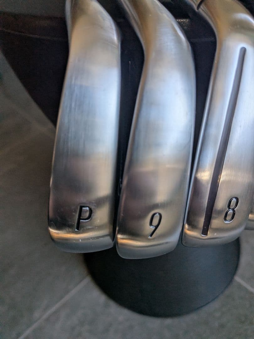 ●ほぼ新品　ラウンド未使用●Qi アイアンセットPW-6 5本i フレックスS