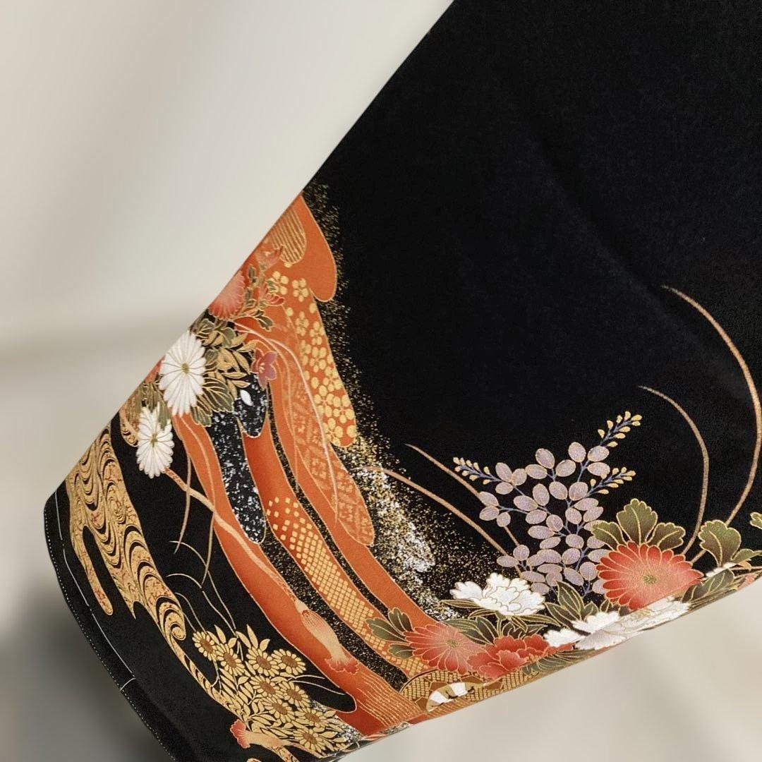 新品　豪華黒留袖フルセットお探しの方に　袋帯　付き　駒刺繍　流水花車文　金銀彩