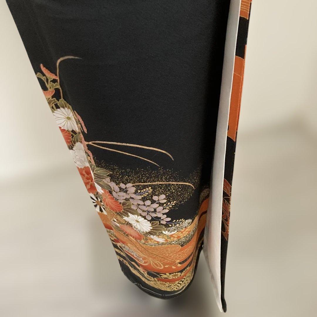 新品　豪華黒留袖フルセットお探しの方に　袋帯　付き　駒刺繍　流水花車文　金銀彩