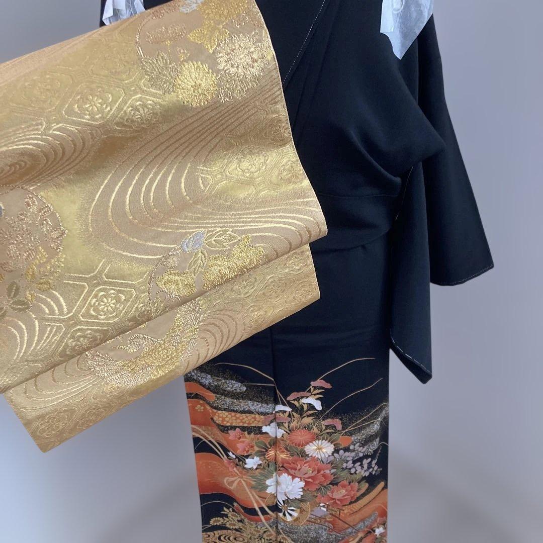 新品　豪華黒留袖フルセットお探しの方に　袋帯　付き　駒刺繍　流水花車文　金銀彩