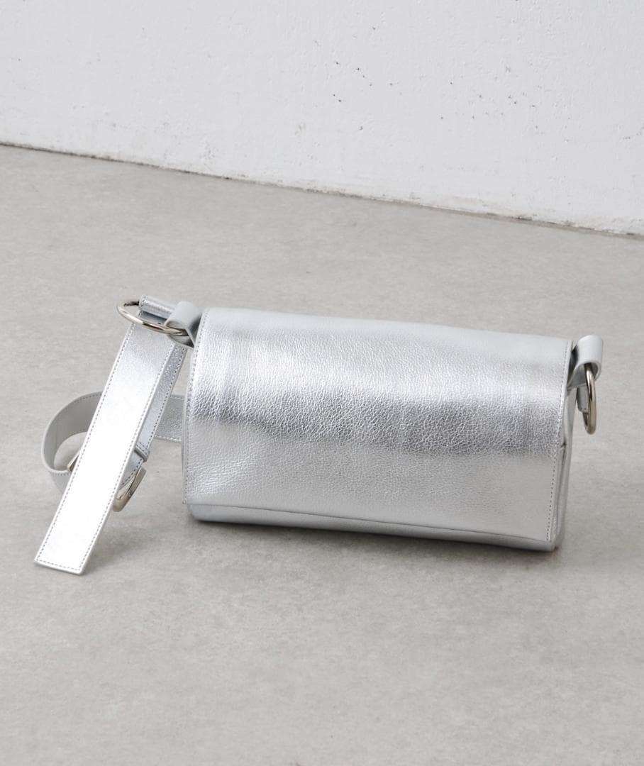 ★min0000さま専用★【新品タグ付】ビアズリー レザーボディバッグ シルバー