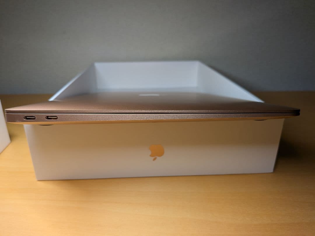 【美品】MacBook Air (M1 2020)ゴールド（オマケ付）