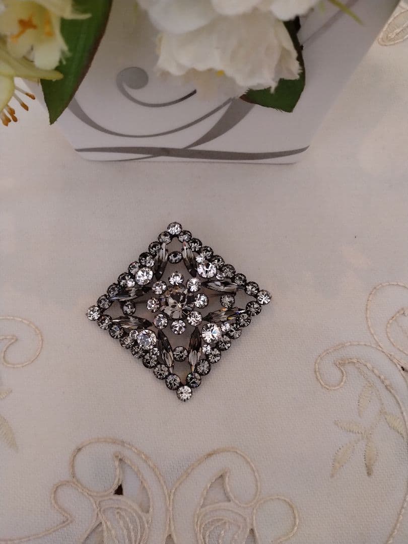 FOXEY ブローチ　ひし形　キラキラ