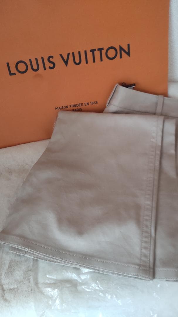 【新品・未使用・タグ付き】ルイヴィトン　レディース　チノパン　サイズ３６