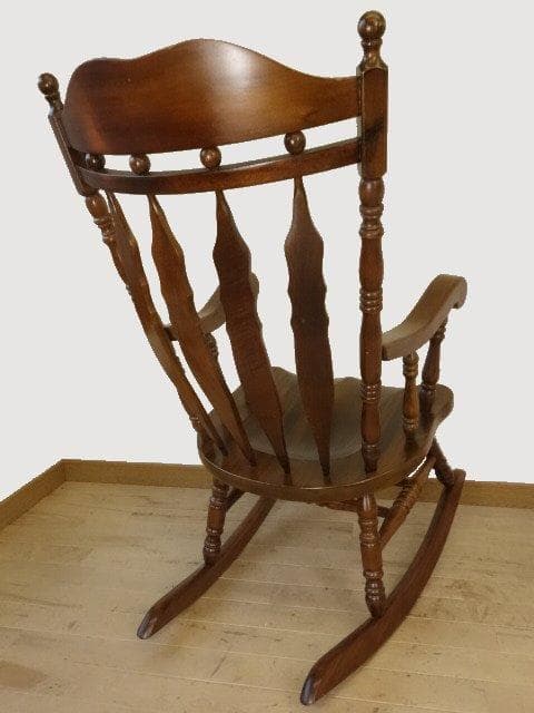 木製　ロッキングチェアー　彫刻入　再塗装済　ＵＳＥＤ
