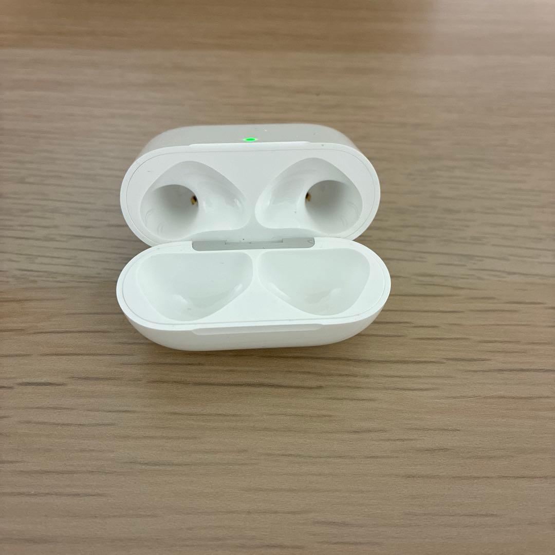 Airpods4 ANC アクティブノイズキャンセリング機能搭載　関連グッズ付き