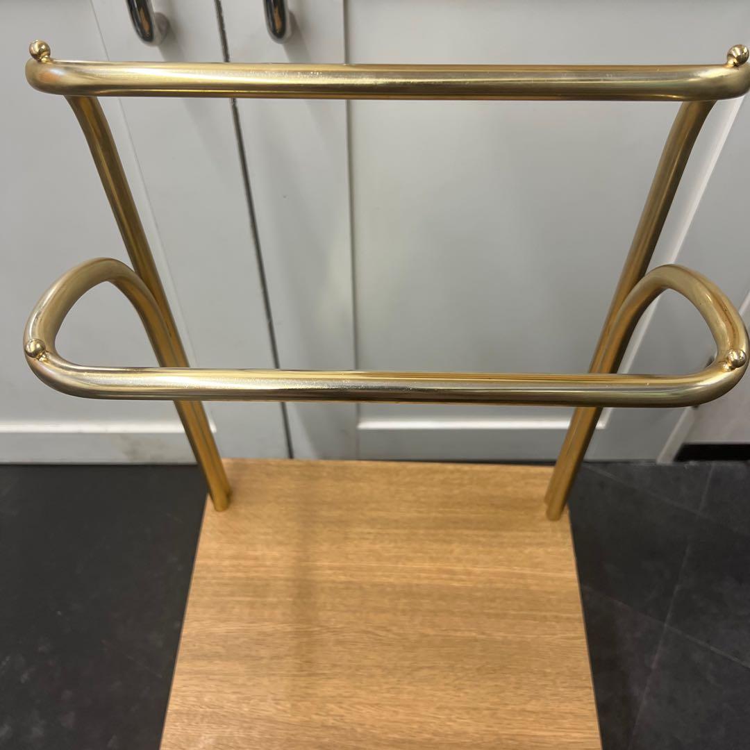 【中古品】シンプルセルフスタンド　パン屋　トング・トレー 台 収納 飾り棚