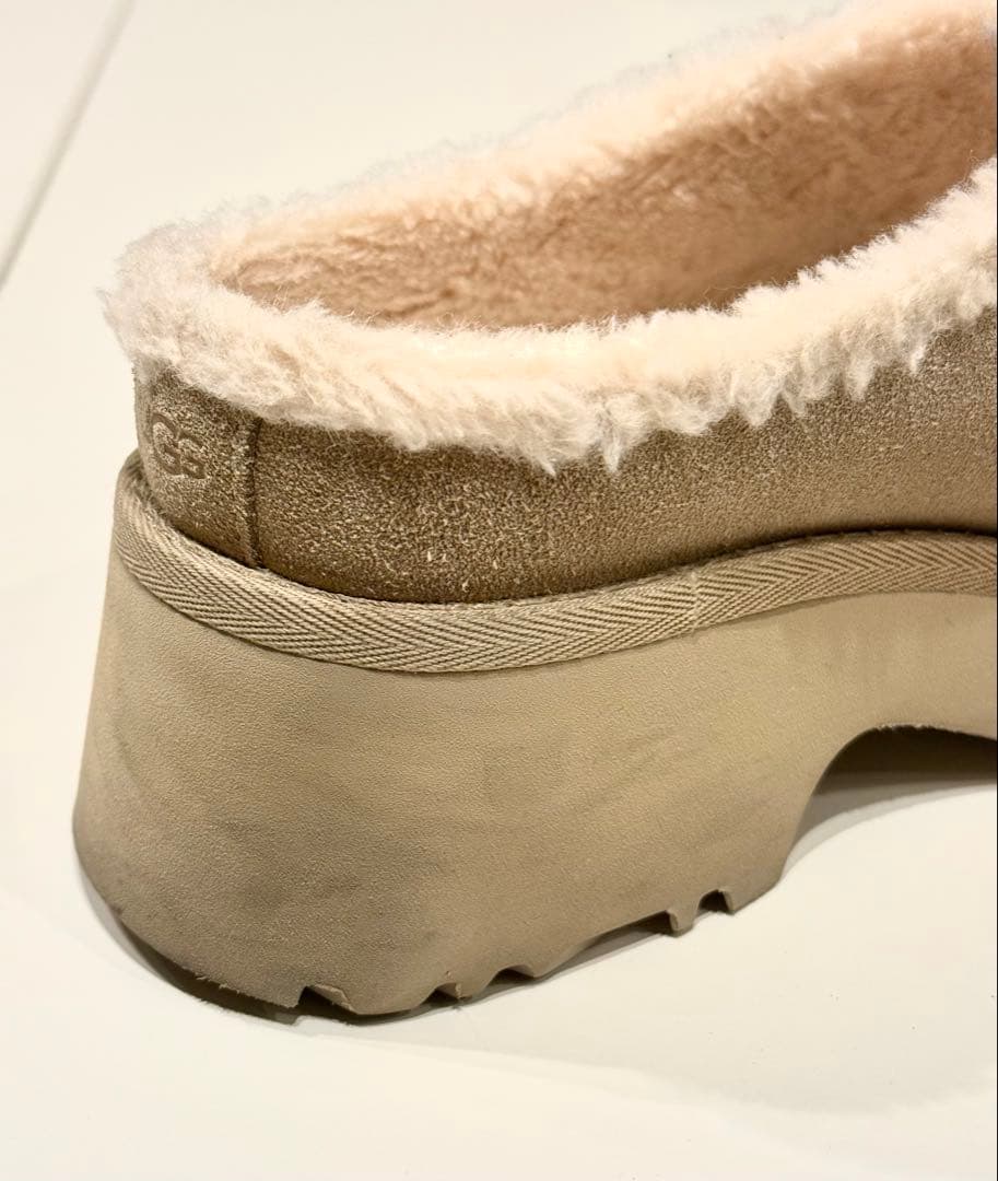 【美品】UGGNewHeightsCozyClogサボ厚底24cmベージュ正規品