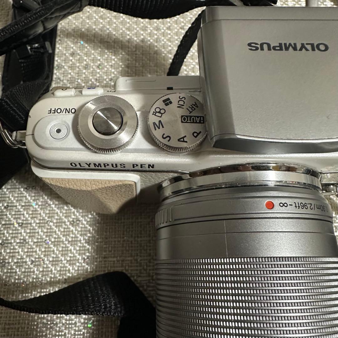 Olympus PEN ミラーレスカメラ ホワイト　画像のもの　レンズ付き