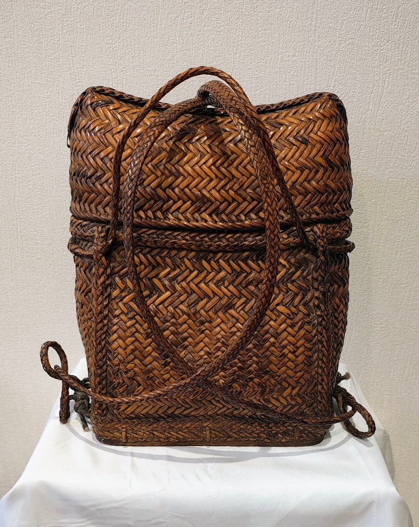天然素材 竹籠　編み込みリュック型　背負い　かごバッグ