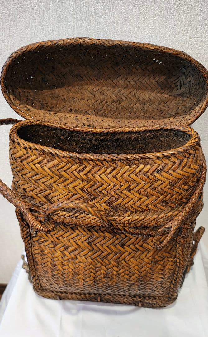 天然素材 竹籠　編み込みリュック型　背負い　かごバッグ