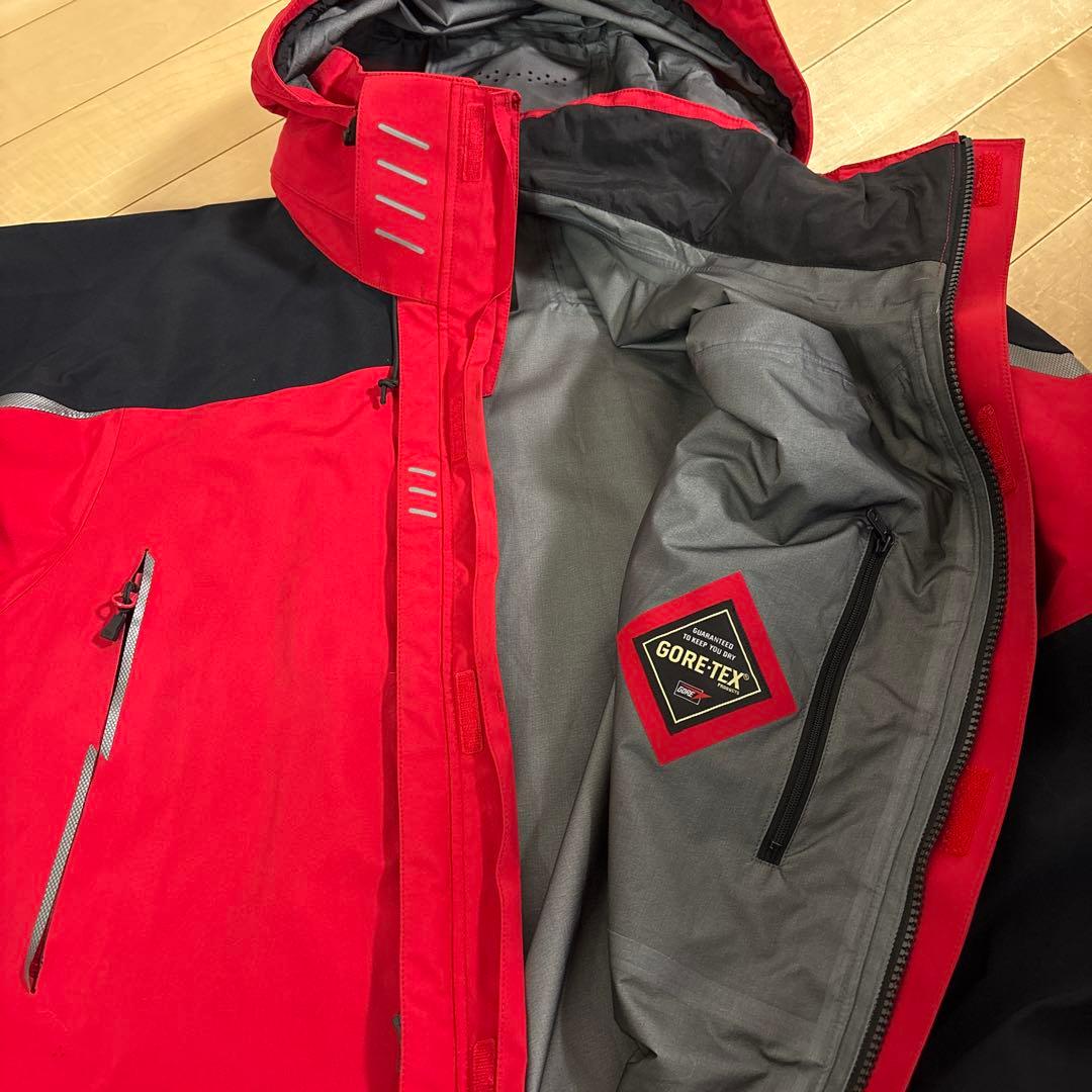 ☆美品☆ダイワ　ゴアテックスプロ　ストレッチレインスーツ　2XLサイズ　レッド