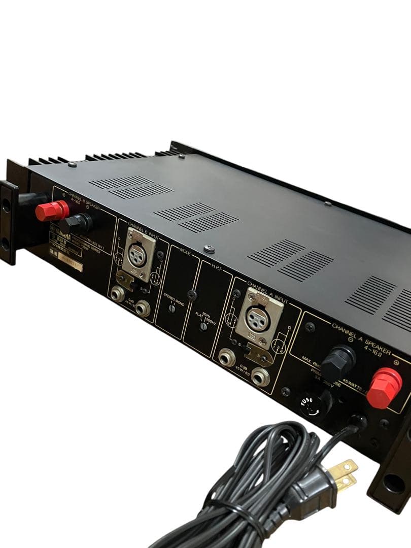 ステレオ パワーアンプ YAMAHA P2050 PROFESSIONAL