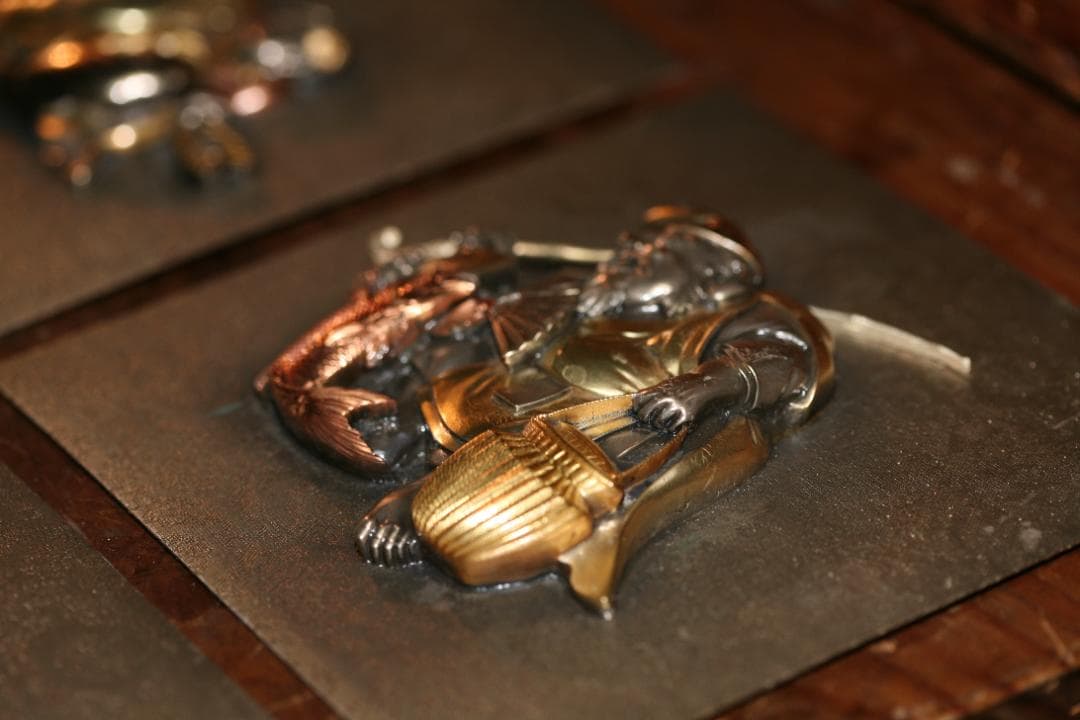 [夢工房】高岡雕刻家內島一平(青保)製金銀象鑲六福神金工壁掛???