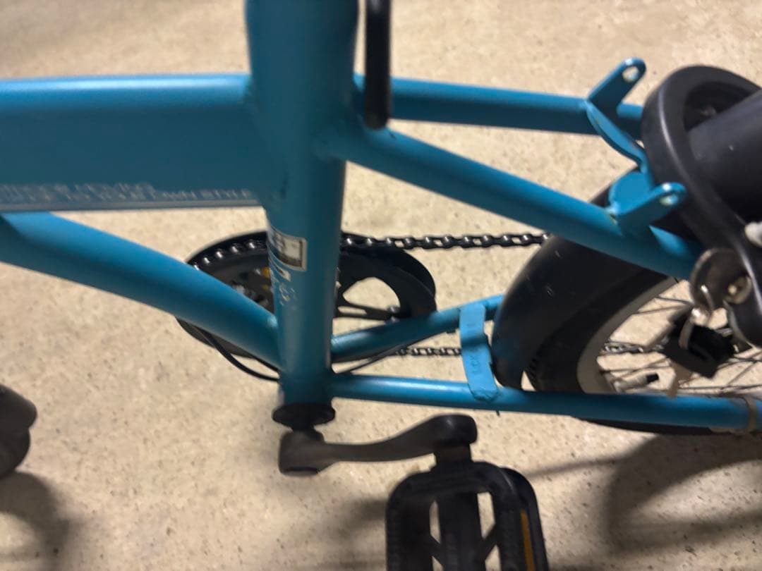 青い折りたたみ自転車 前バスケット付き