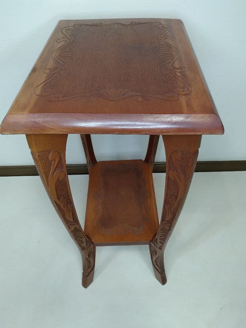 イギリス アンティーク サイドテーブル 飾り台 花台 家具 彫刻装飾