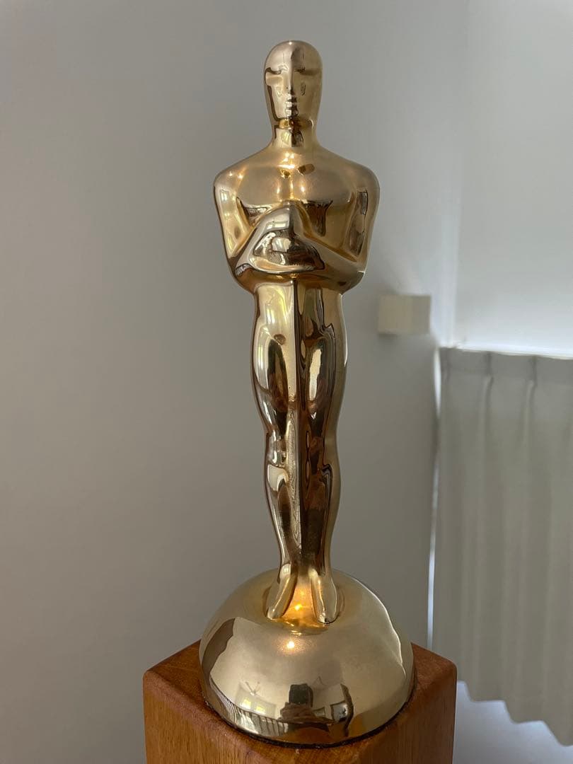 【アカデミー賞】オスカー像 金属製 約25cm【OSCAR】ずっしり重い！