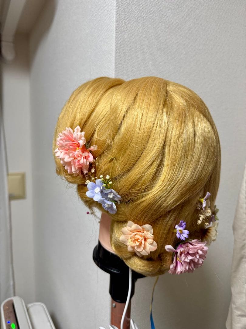 年末限定値下げ！ラプンツェル風ウィッグ/軽量・950g/光るウィッグ