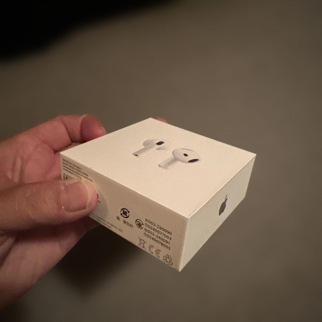 Apple AirPods 4本体 新品未開封　値下げ