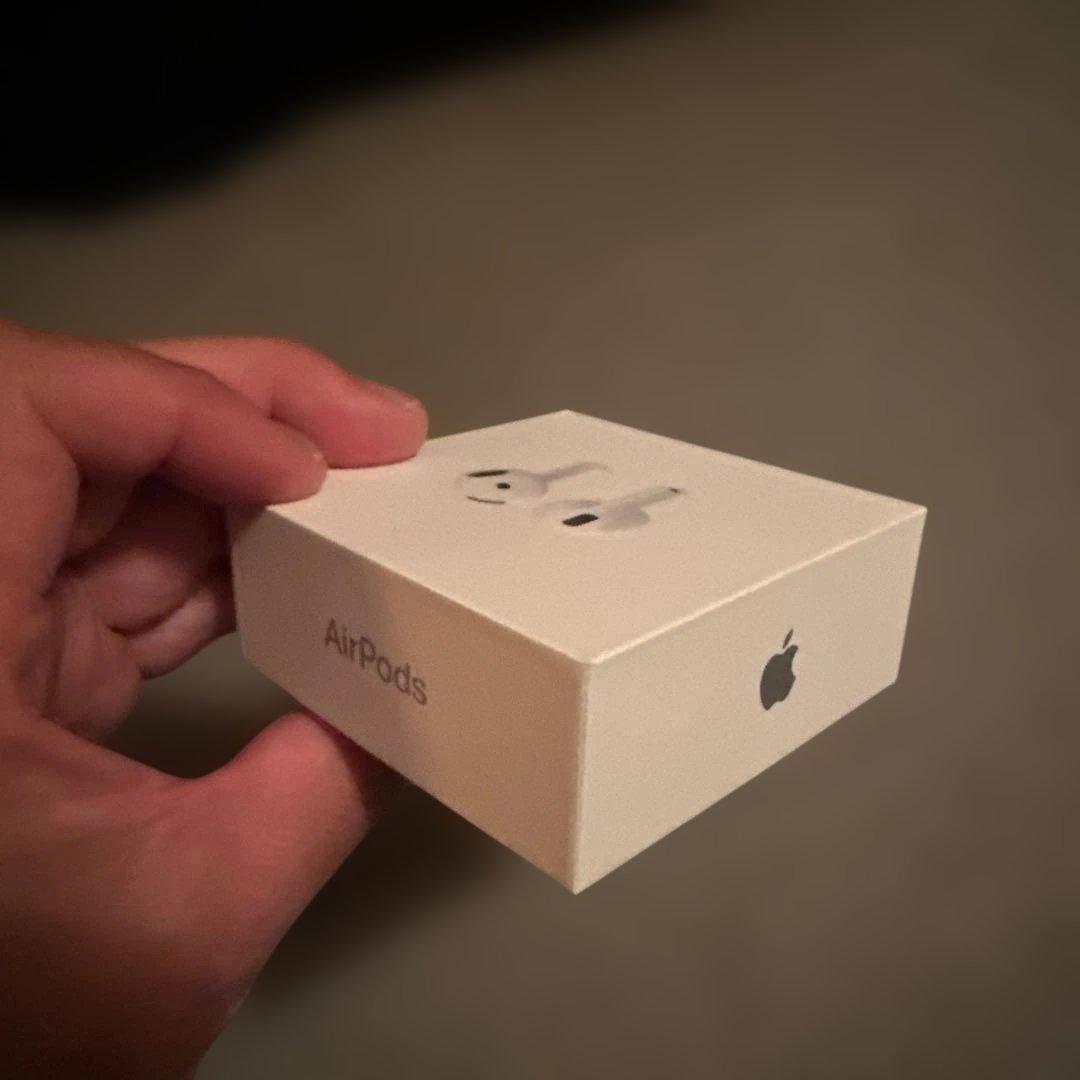 Apple AirPods 4本体 新品未開封　値下げ