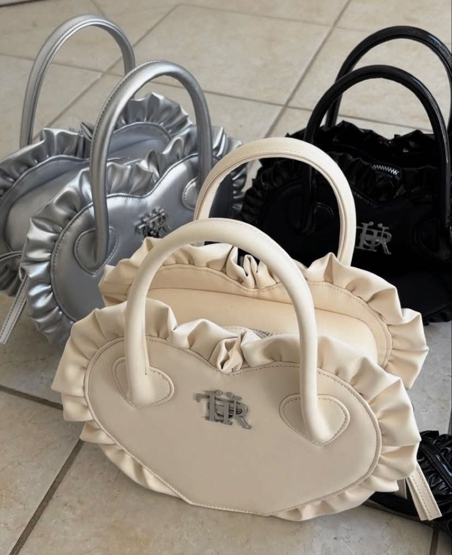 バッグ Treat Urself original leather heart bag.