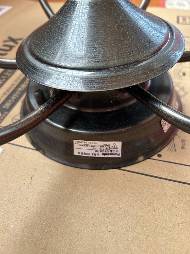 フラワー型シャンデリア 6灯 ホワイト