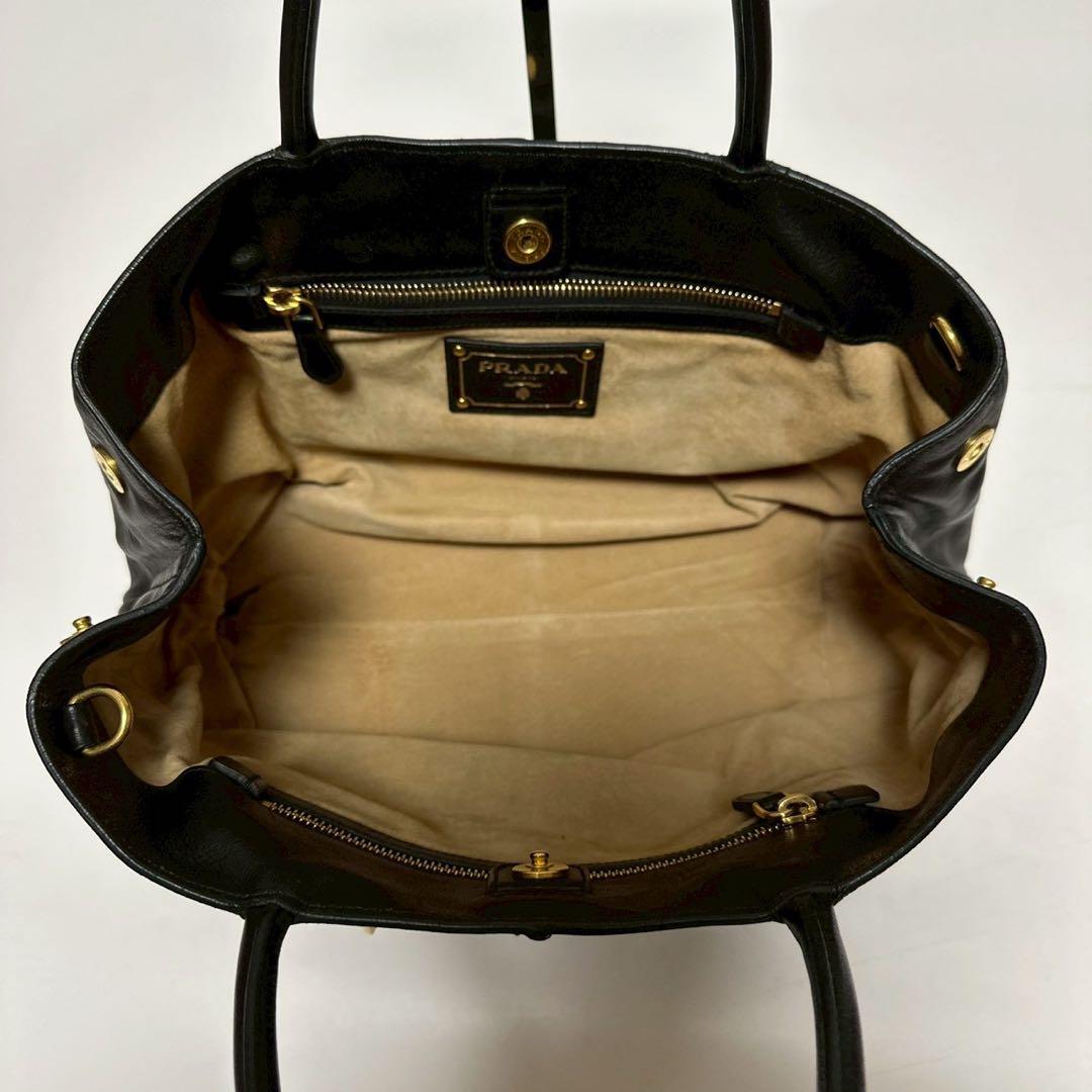 o44【極美品】プラダ　ロゴ金具　レザー　ブラック　2way ショルダーバッグ.