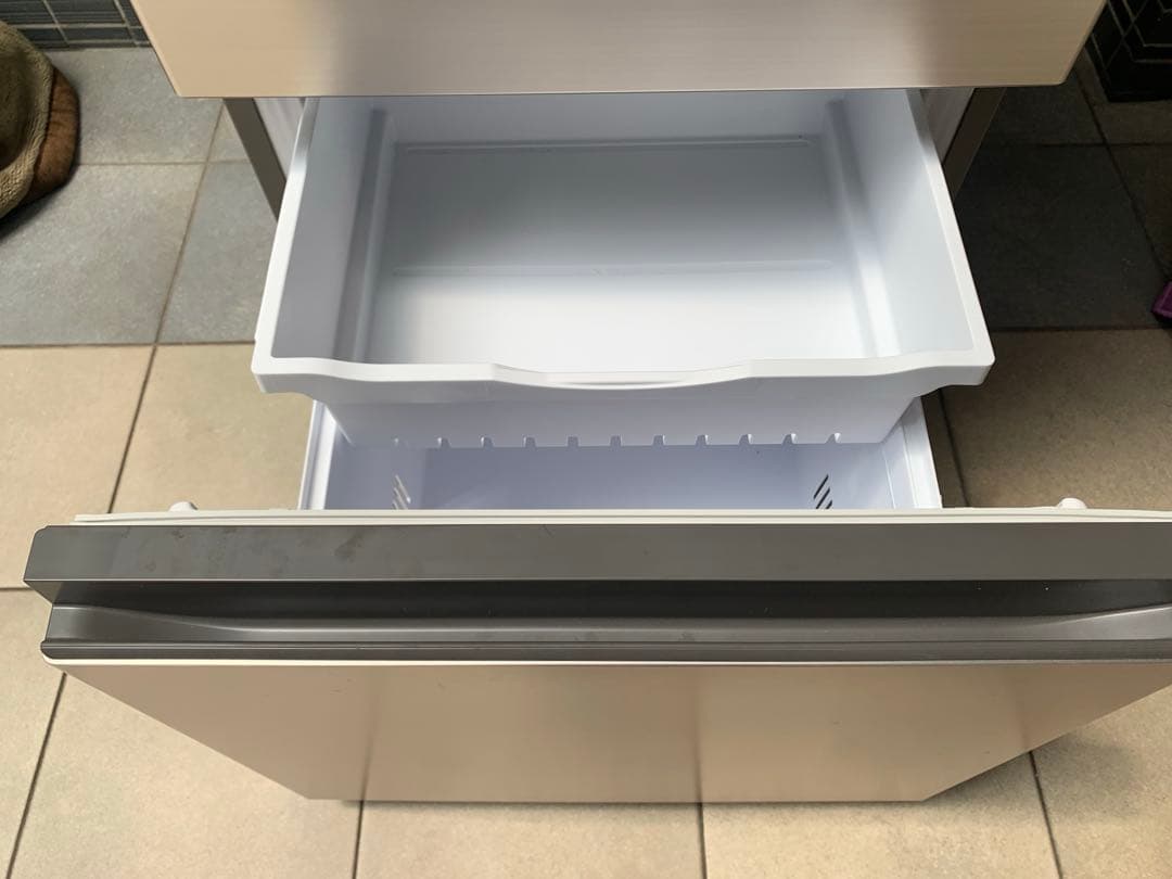 日立　3ドア冷蔵庫　265L シルバー　福岡市内配達無料　r-27rv