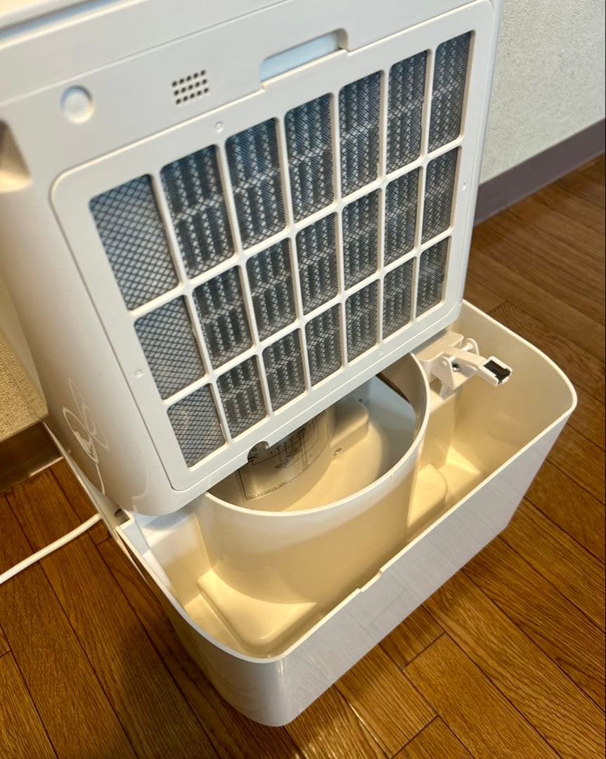 期間限定値下げ2月9日迄タンスのゲン　コンプレッサー式除湿機