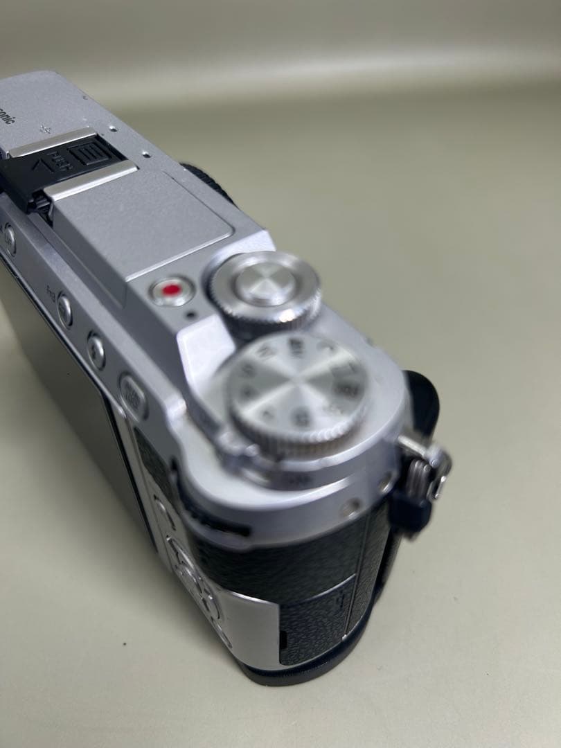 4K動画LUMIX DMC-GX7MK2 ミラーレス一眼カメラ本体とグリップ