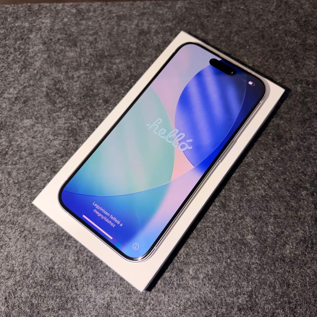 iPhone15Pro 128GB ホワイトチタニウム　バッテリー最大容量88%