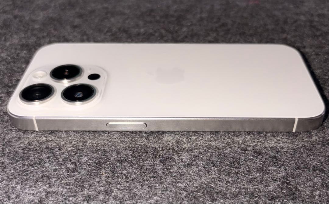 iPhone15Pro 128GB ホワイトチタニウム　バッテリー最大容量88%