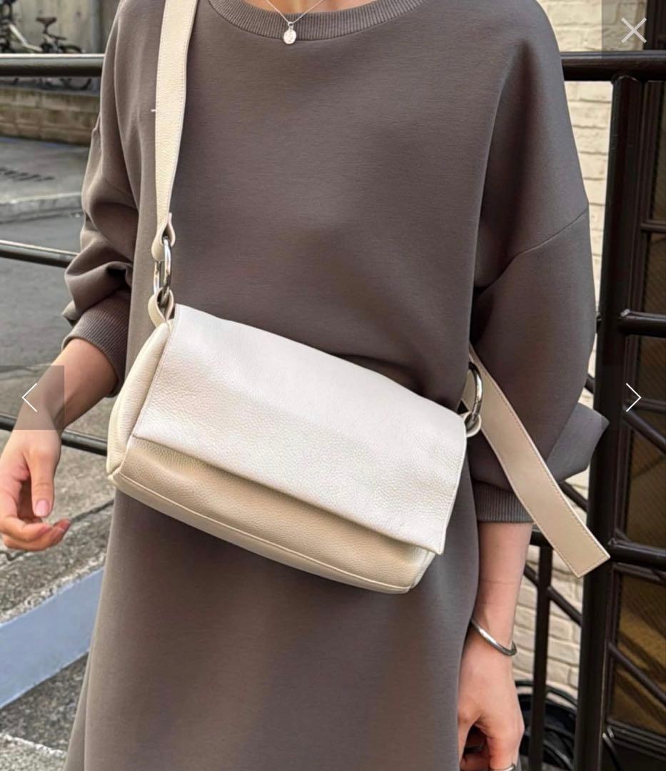 BEARDSLEY 本革レザーボディバッグ