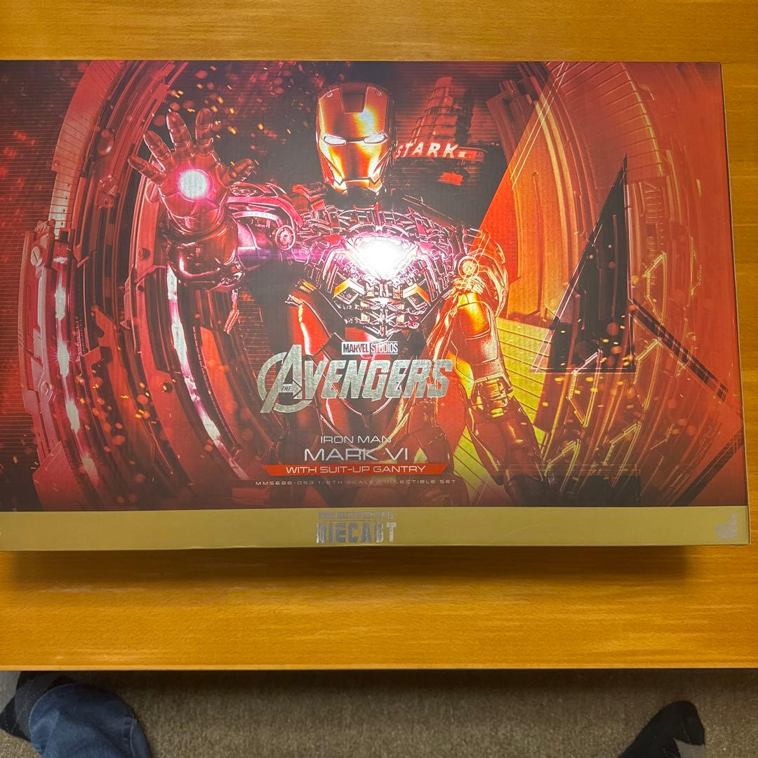 ホットトイズ アイアンマンマーク6 2.0 パワードスーツ装着機付