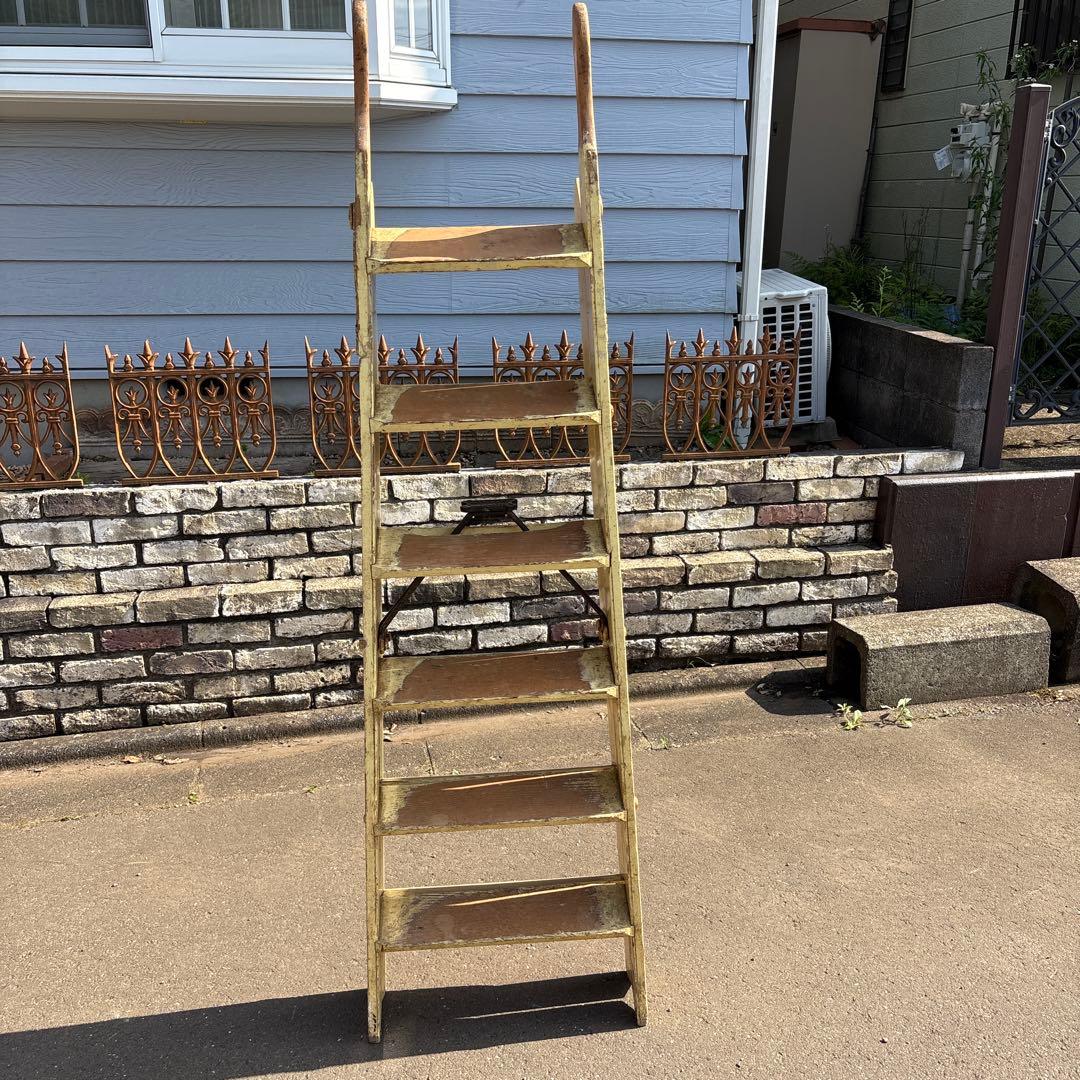 ステップラダー　アンティーク　飾り棚