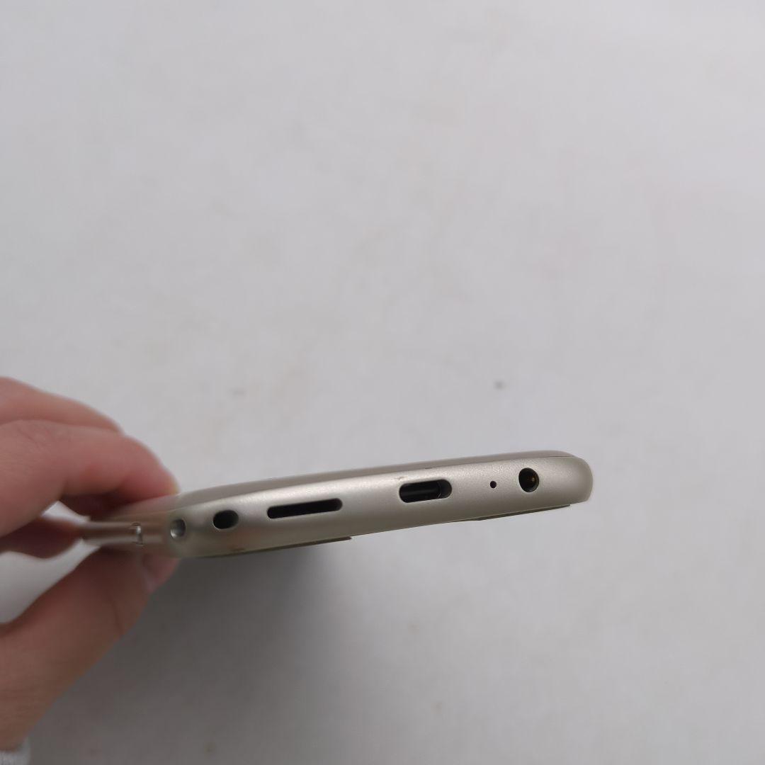 【docomo】F-53E らくらくスマホ　スマートフォン 本体　ゴールド