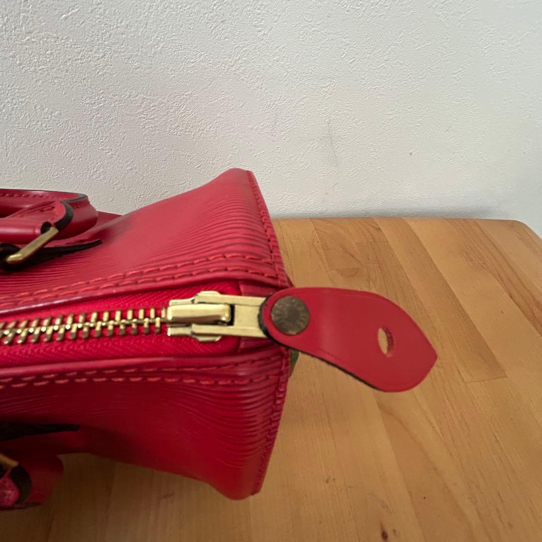 ルイヴィトン バッグ エピ レッド