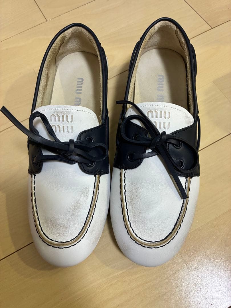 miumiu ブリーチドツートンレザーローファー