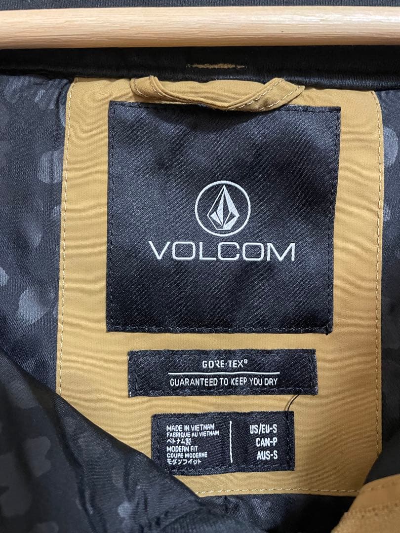 VOLCOM ゴアテックス スノーボードウェア レディース 上下セット