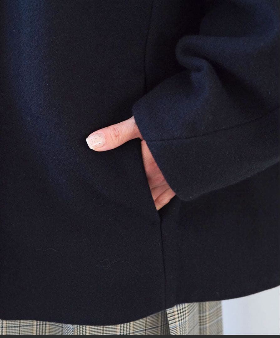 yuniノーカラーコート　ウールスーパー100 ブラック ミドル