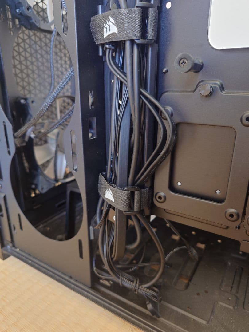 Corsair 5000D Airflow強化ガラスPCケースARGBファン付き