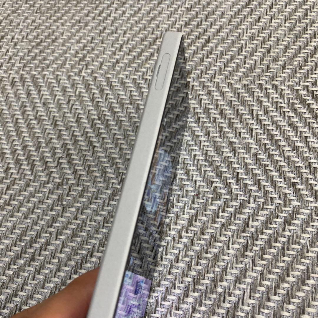 SO-53C Sony Xperia docomo シルバー（ケース・箱付き）