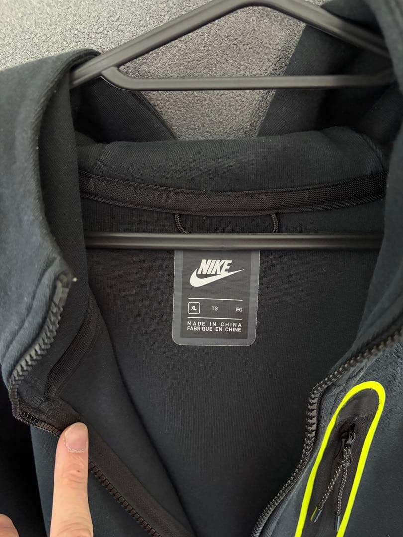 NIKE　テックフリース　セットアップ　ブラック×ボルト