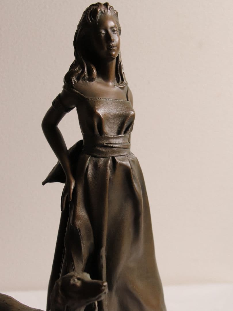 高岡銅器 ブロンズ像「街角」高さ33cm 美人像 女性 犬 洋風置物 M879