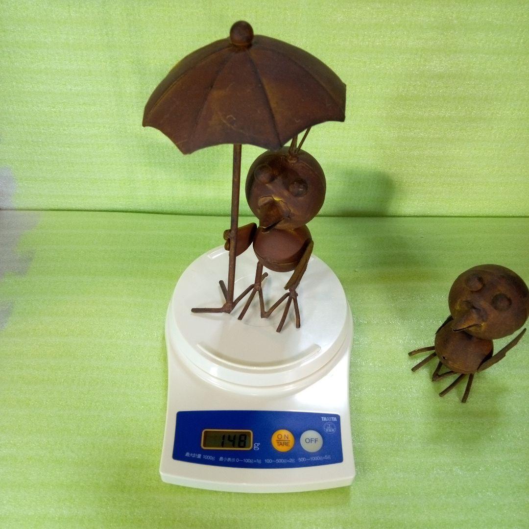 レトロな鳥　2体セット　傘を持つ小鳥の置物　インテリア　オブジェ　ディスプレイ