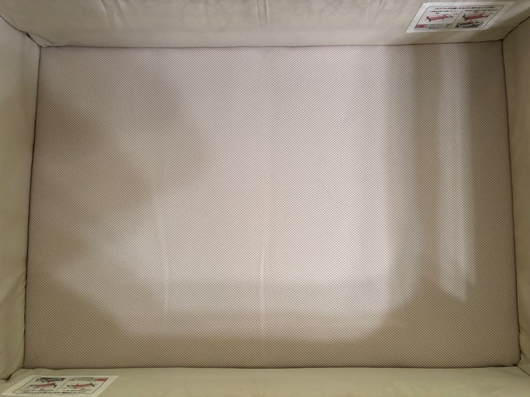 アップリカ ココネルエアーAB ホワイトグレー　ベビーベッド