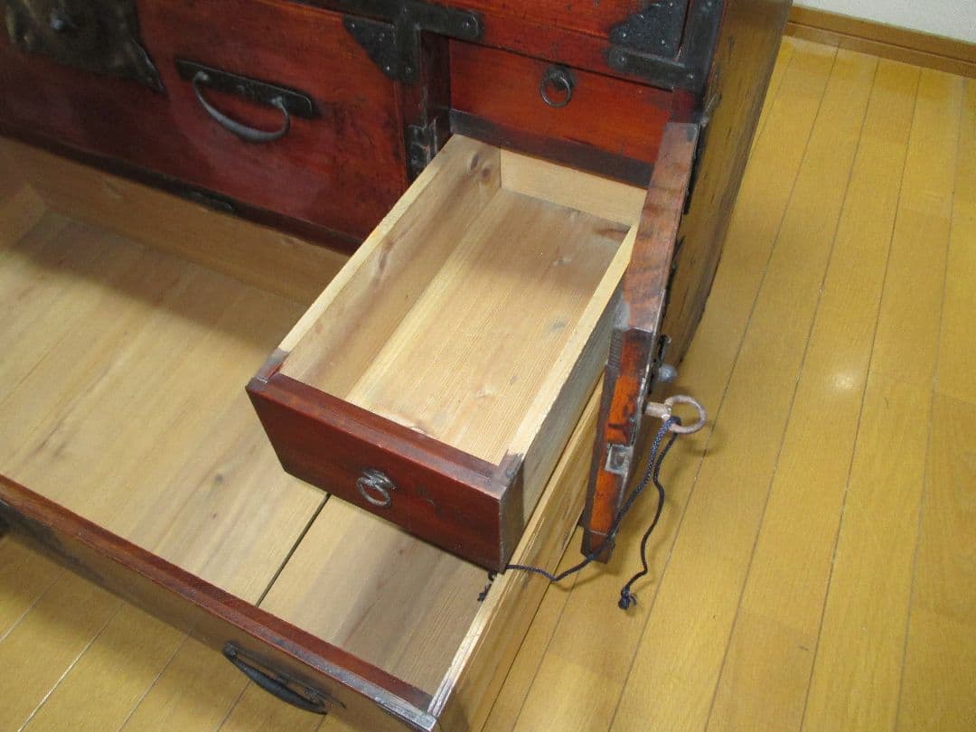 木製アンティーク箪笥