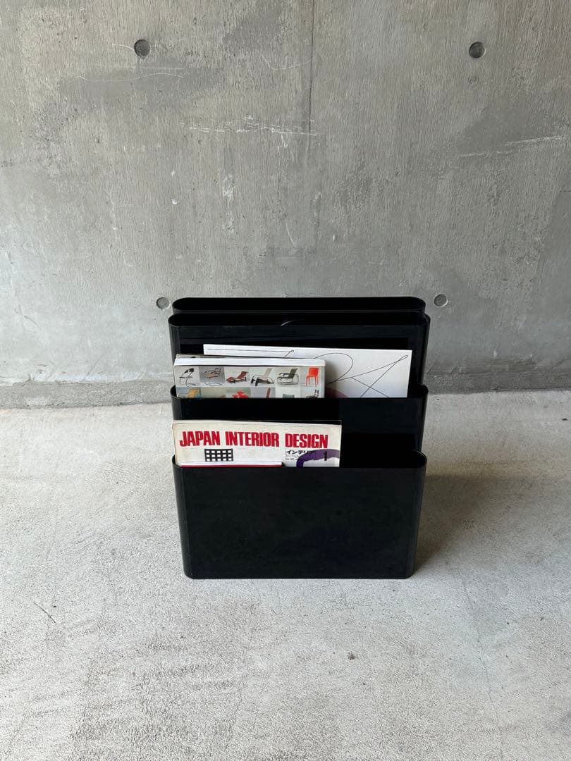 “Kartell”マガジンラック　カルテル　ミッドセンチュリー　スペースエイジ