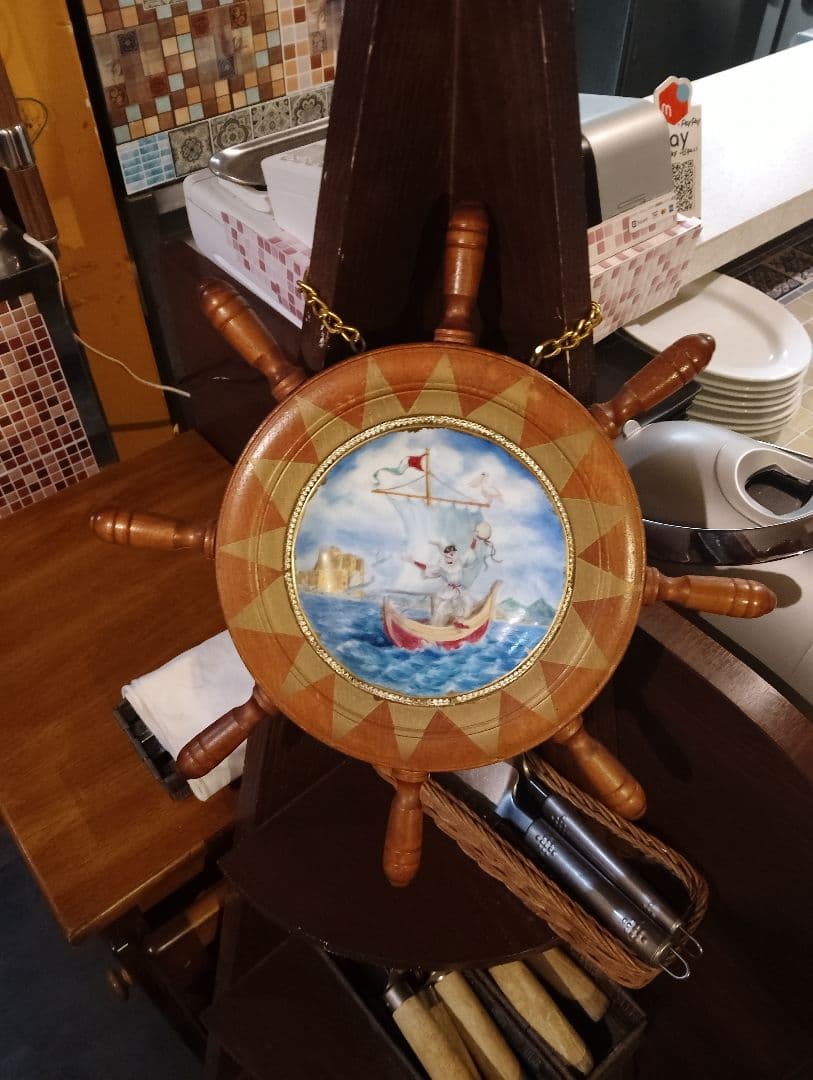 荒川リリーさん作　プルチネッラ　木製ハンドル付き絵皿　デシモーネ　ヴィエトリ